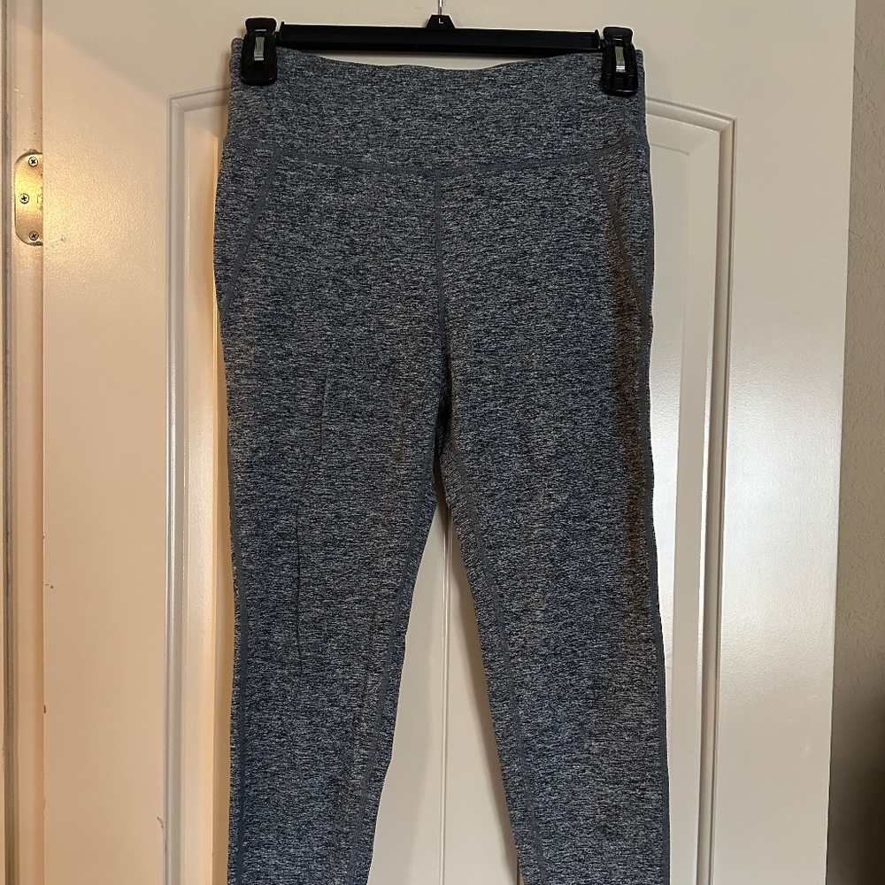 DKNY Women’s Sport Leggings- Excellent Condition Size- Large